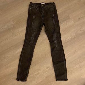 Like New Good American skinny jeans Good Waist worn twice. Drk gry/blk sz:28